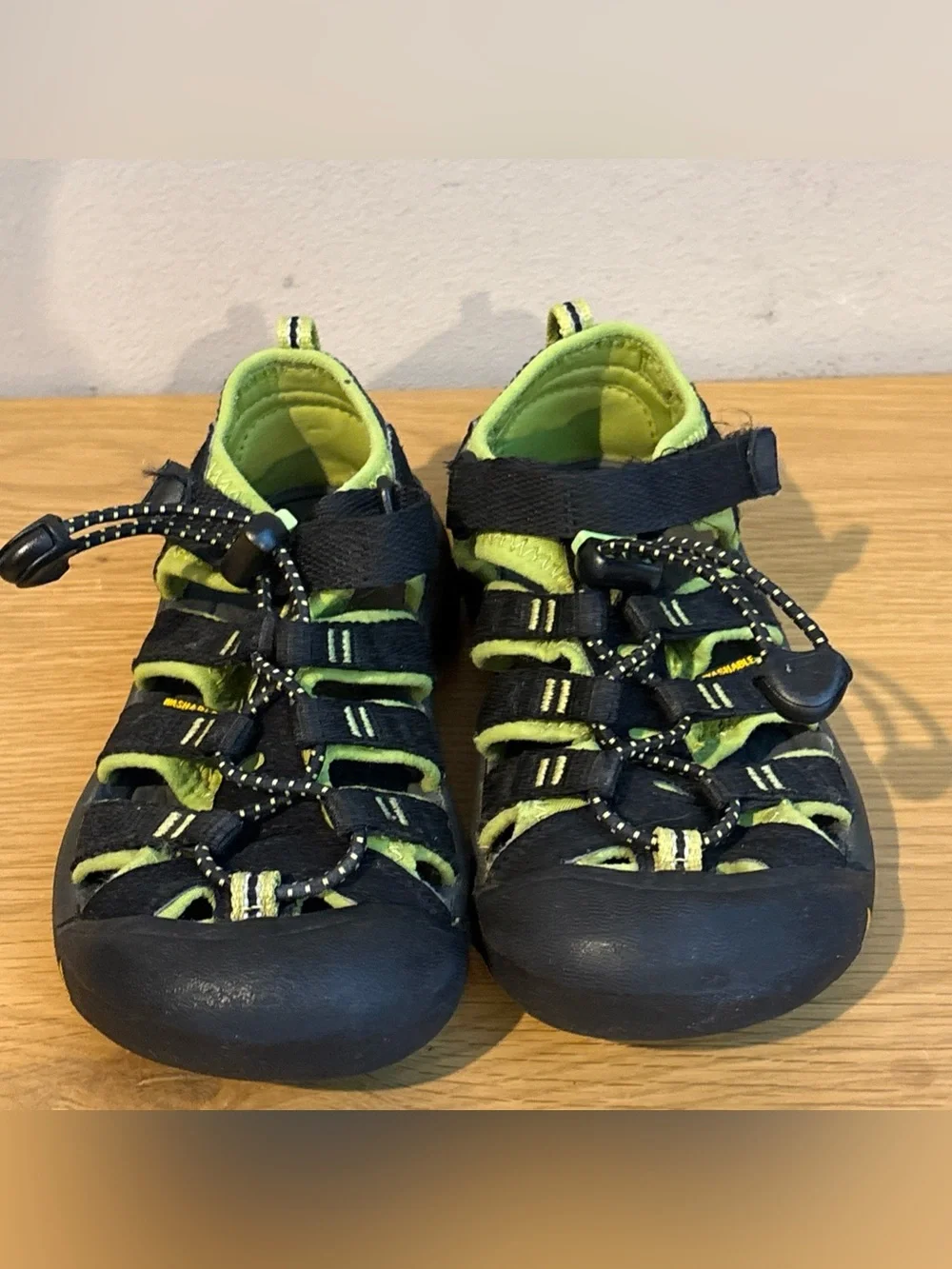 KEEN Newport H2 Lime Green & Black Hiking Outdoor Sandals Kids Sz 12